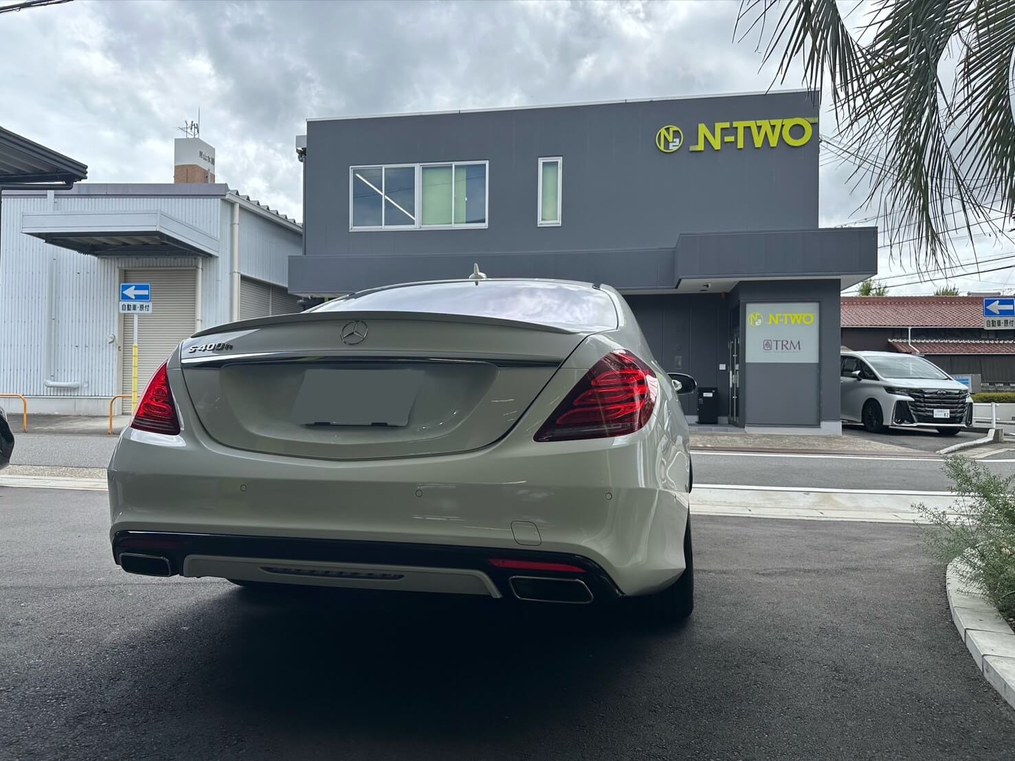 お客様がが購入したメルセデスベンツ S400h Exclusiveのリア
