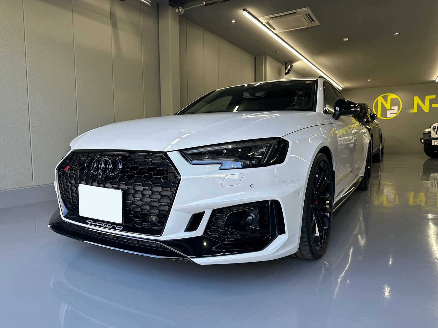 お客様が購入したアウディRS4アバントのフロント