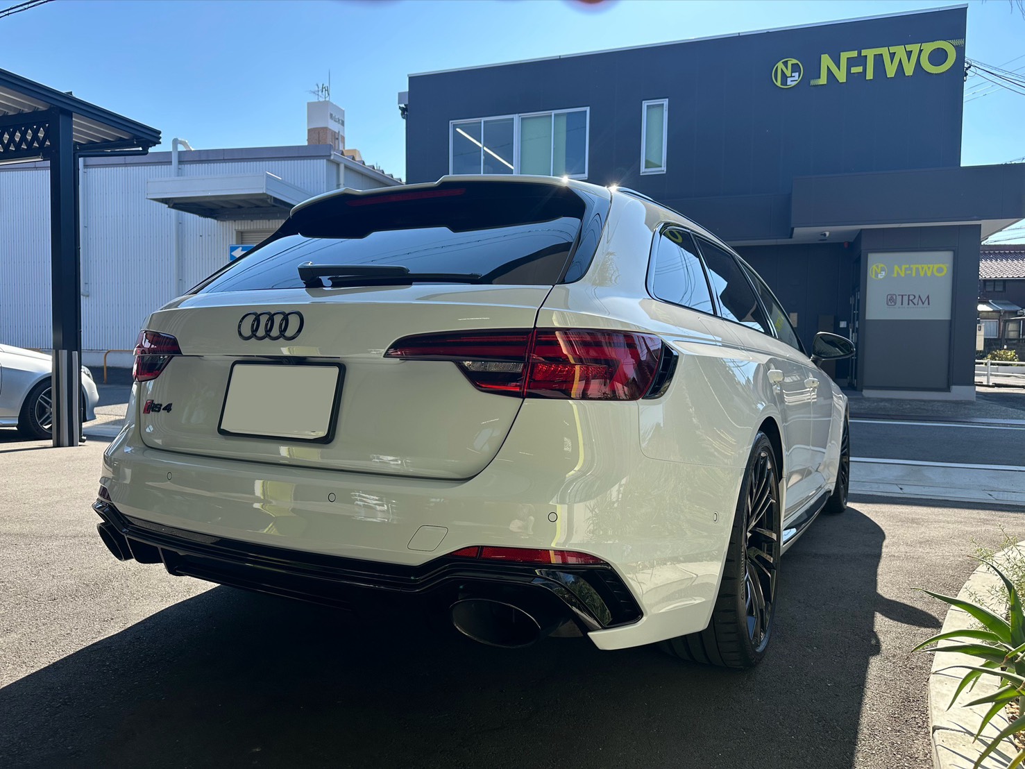 お客様が購入したアウディRS4アバントのリア