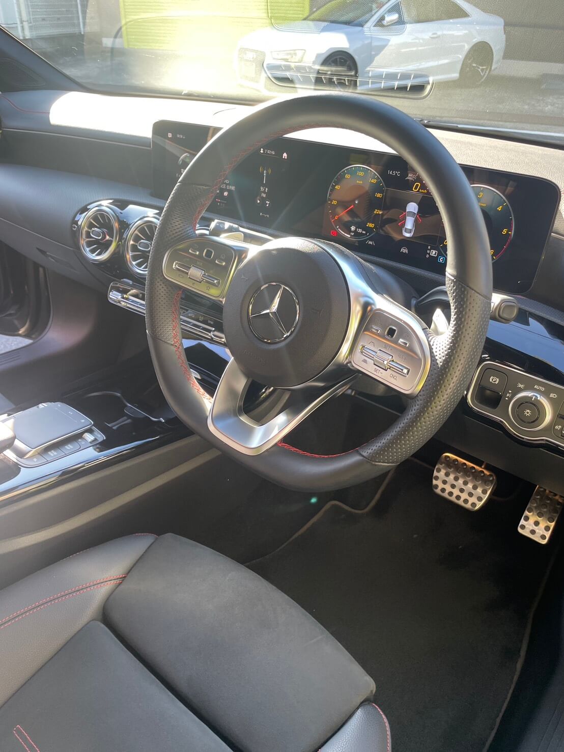 お客様が購入したメルセデス・ベンツCLAの内装